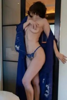 Caris-Escort girl In Singapore